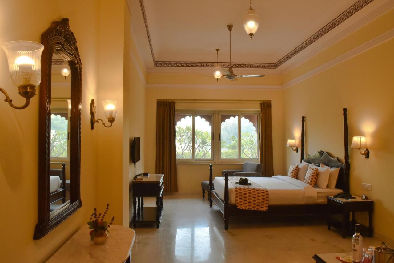 Umaid Palace - A Lakeside Heritage Palace Resort Near Jaipur Close To Bhangarh & Chand Baori Stepwell Abhaneri Dubbī المظهر الخارجي الصورة