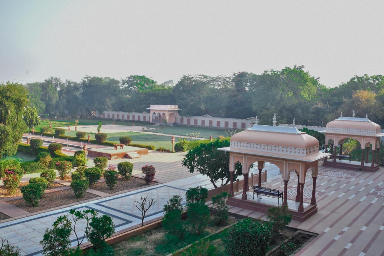 Umaid Palace - A Lakeside Heritage Palace Resort Near Jaipur Close To Bhangarh & Chand Baori Stepwell Abhaneri Dubbī المظهر الخارجي الصورة