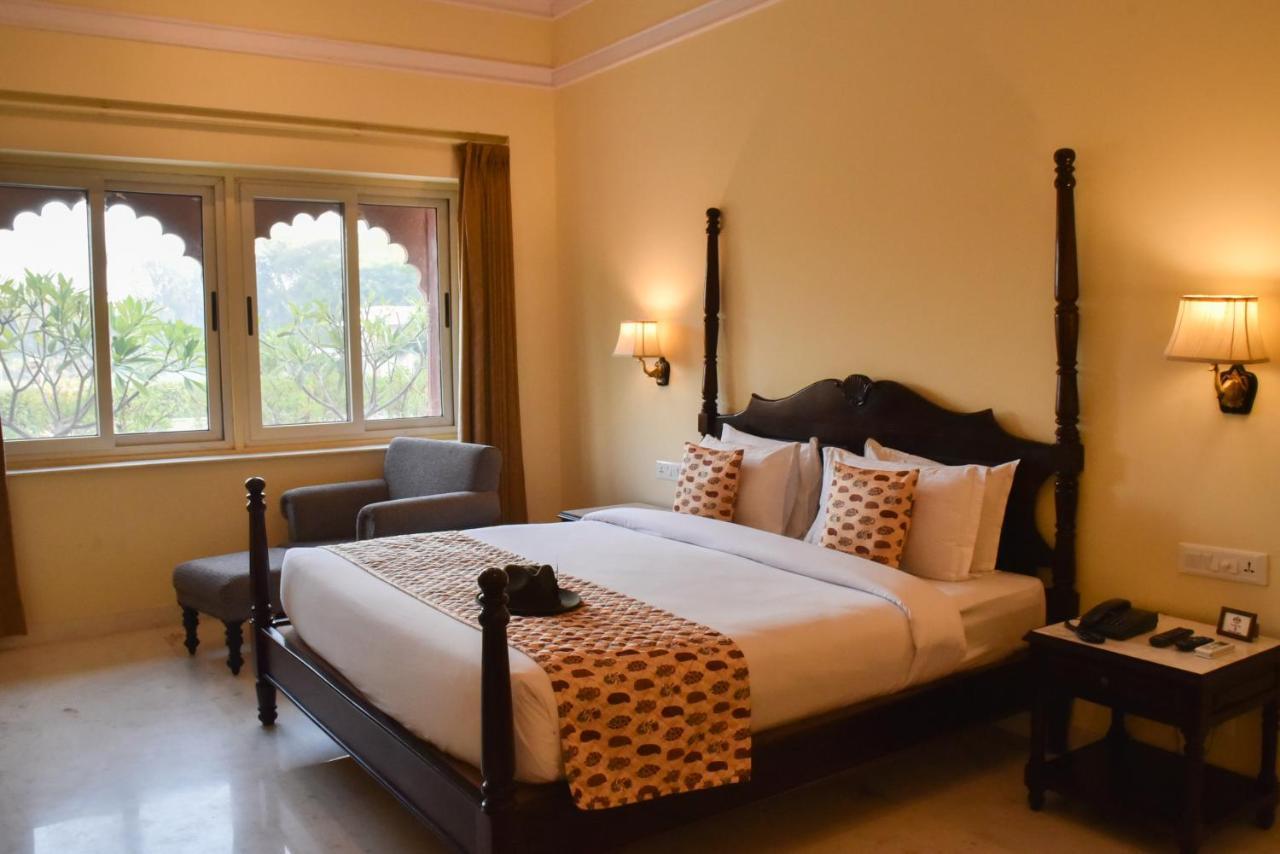 Umaid Palace - A Lakeside Heritage Palace Resort Near Jaipur Close To Bhangarh & Chand Baori Stepwell Abhaneri Dubbī المظهر الخارجي الصورة
