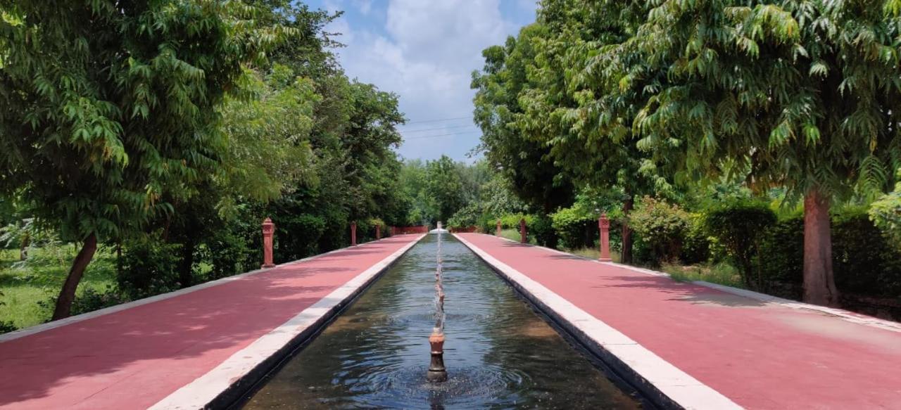 Umaid Palace - A Lakeside Heritage Palace Resort Near Jaipur Close To Bhangarh & Chand Baori Stepwell Abhaneri Dubbī المظهر الخارجي الصورة