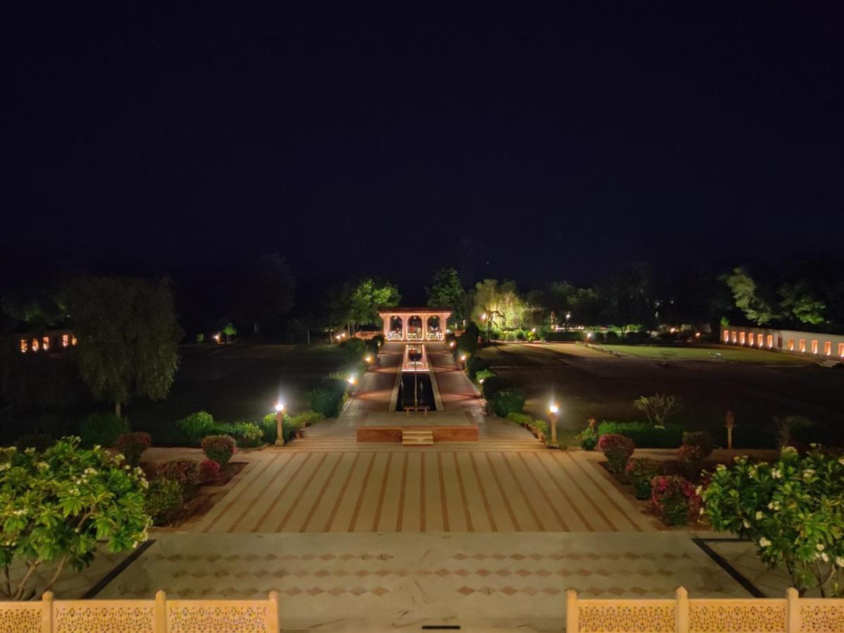 Umaid Palace - A Lakeside Heritage Palace Resort Near Jaipur Close To Bhangarh & Chand Baori Stepwell Abhaneri Dubbī المظهر الخارجي الصورة