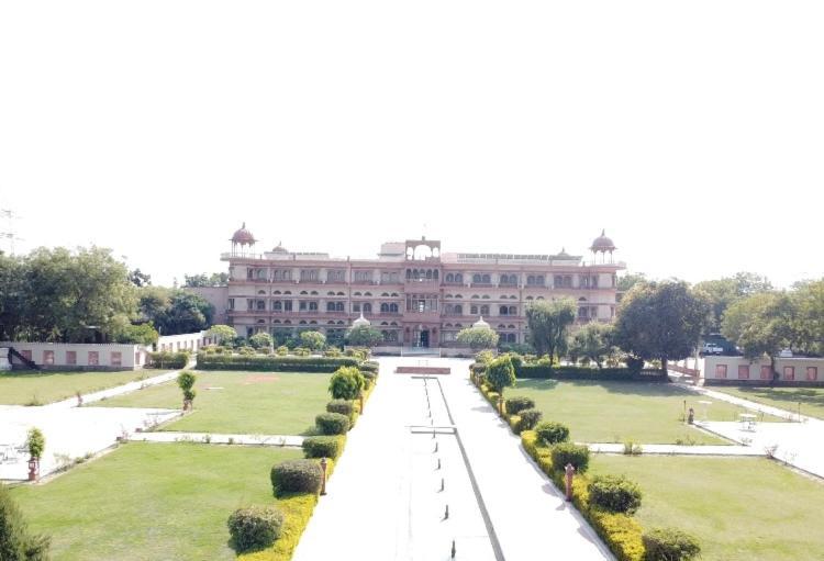 Umaid Palace - A Lakeside Heritage Palace Resort Near Jaipur Close To Bhangarh & Chand Baori Stepwell Abhaneri Dubbī المظهر الخارجي الصورة