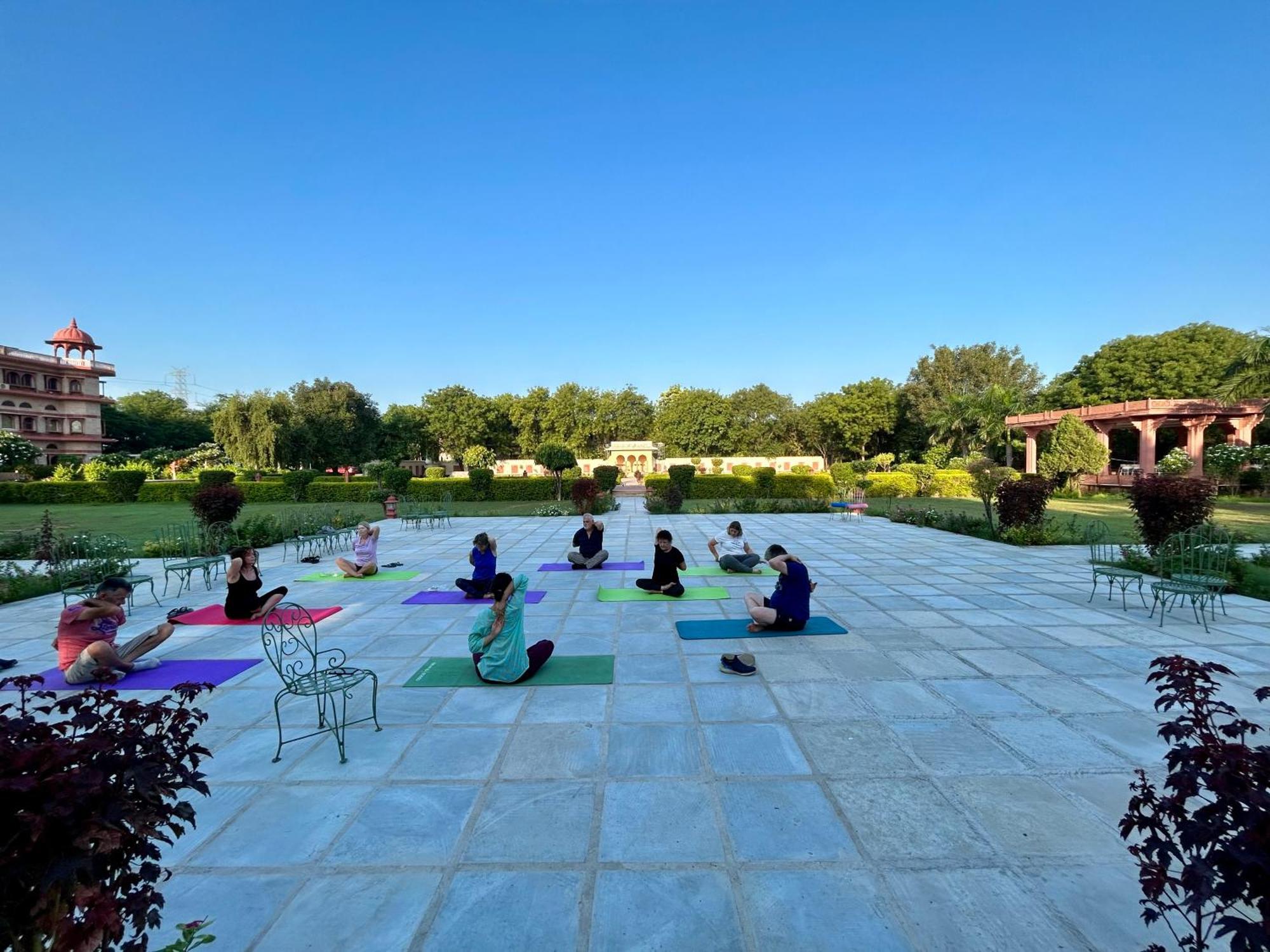 Umaid Palace - A Lakeside Heritage Palace Resort Near Jaipur Close To Bhangarh & Chand Baori Stepwell Abhaneri Dubbī المظهر الخارجي الصورة