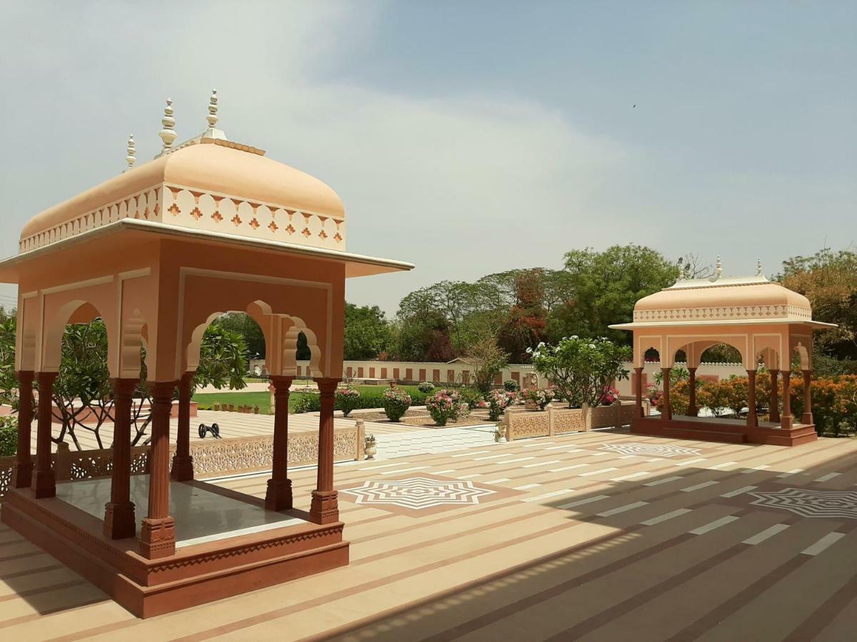 Umaid Palace - A Lakeside Heritage Palace Resort Near Jaipur Close To Bhangarh & Chand Baori Stepwell Abhaneri Dubbī المظهر الخارجي الصورة